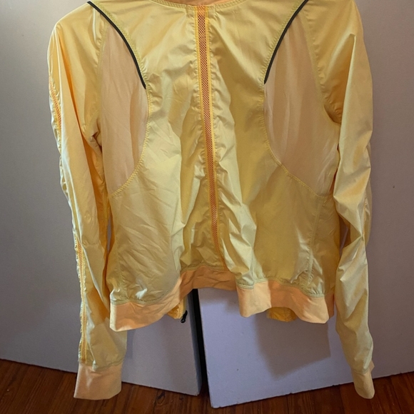 Lululemon 2 light coats,,, Excellent Condition - Picture 2 of 3